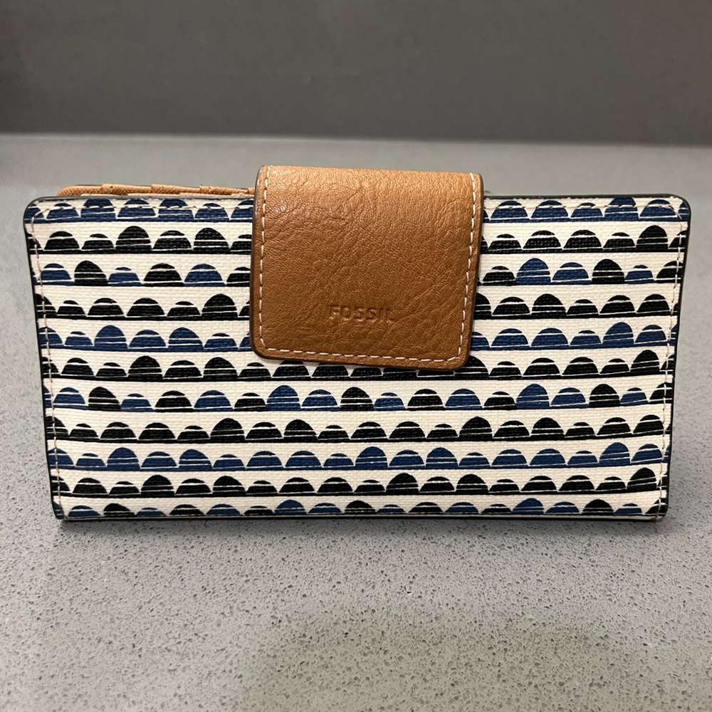 Fossil Navy Black Cream Patterned Trifold Wallet with Tan Leather Snap